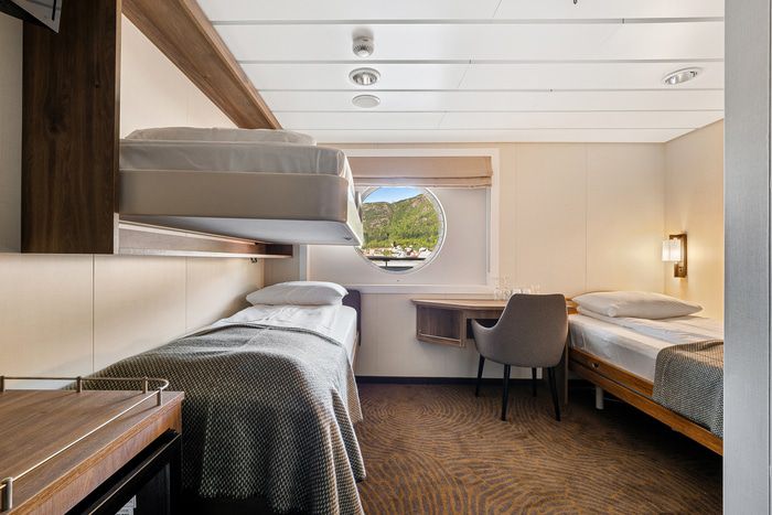 Arctic Superior | Accessible triple on middle deck with window